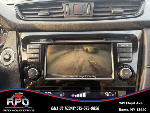 Used 2018 Nissan Rogue SV image 27