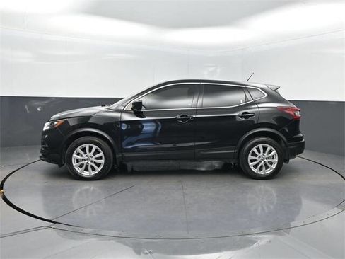 Used 2021 Nissan Rogue Sport S image 2