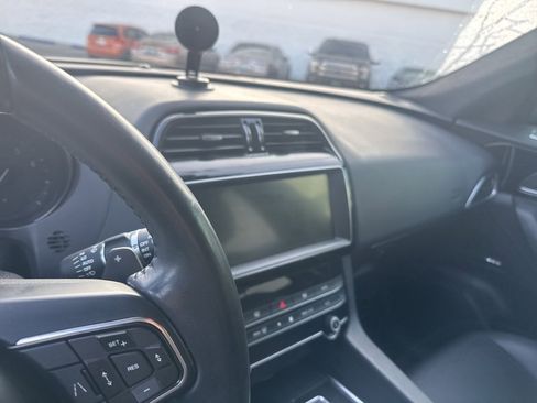 Used 2019 Jaguar F-PACE Premium image 9