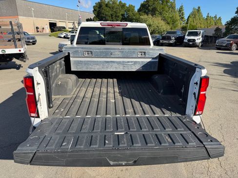 Used 2024 Chevrolet Silverado 2500 LTZ w/ LTZ Premium Package AWD/4WD image 5