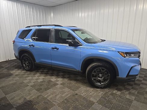 Used 2024 Honda Pilot TrailSport image 1