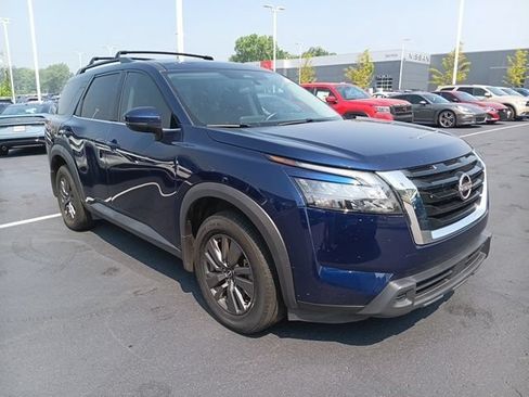 Certified 2025 Nissan Pathfinder SV AWD/4WD image 5