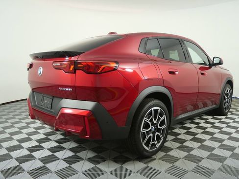 Certified 2025 BMW X2 xDrive28i AWD/4WD image 3