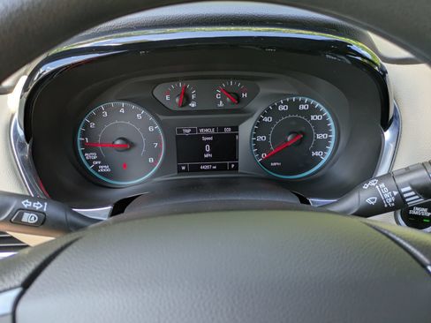 Used 2023 Chevrolet Traverse LS FWD image 16