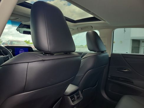 Certified 2024 Lexus ES 350 w/ Premium Package FWD image 13