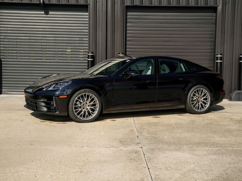 New 2026 Porsche Panamera 4 image 1
