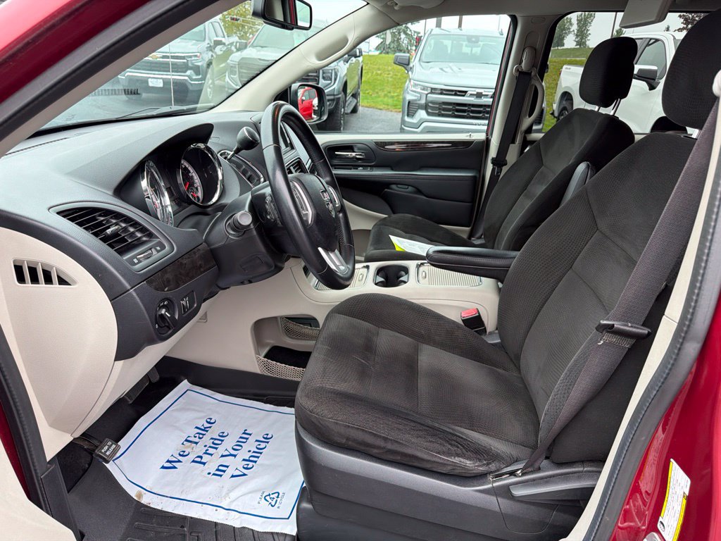 Used 2015 Dodge Grand Caravan SXT w/ UConnect Hands-Free Group FWD image 13