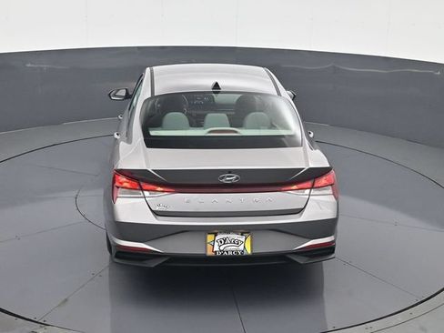 Used 2022 Hyundai Elantra SEL w/ Convenience Package FWD image 18