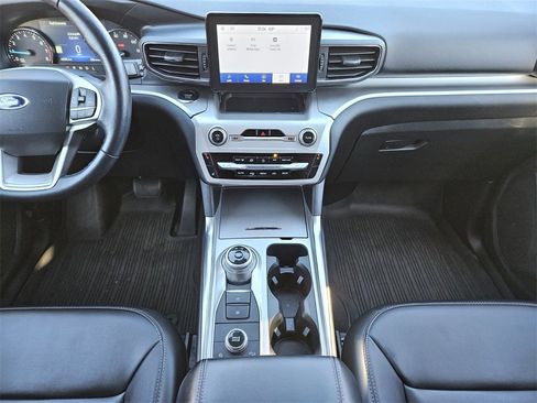Used 2022 Ford Explorer XLT w/ Equipment Group 202A image 13