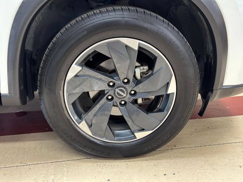 Used 2025 Nissan Rogue SV AWD/4WD image 27