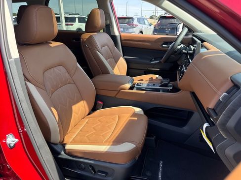 New 2026 Nissan Pathfinder Platinum AWD/4WD image 11