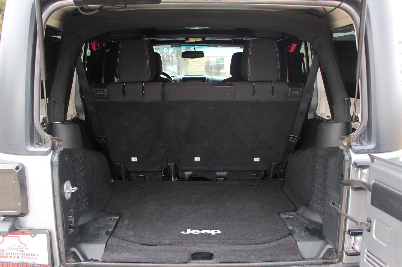 Used 2016 Jeep Wrangler Unlimited Rubicon AWD/4WD image 38