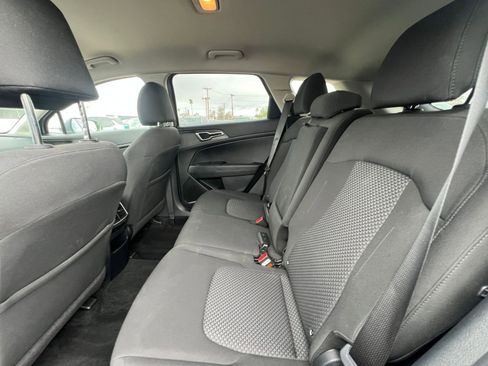 Used 2025 Kia Sportage LX image 25