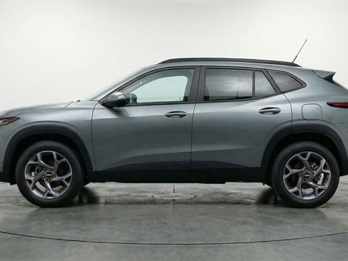 Used 2025 Chevrolet Trax LT image 5