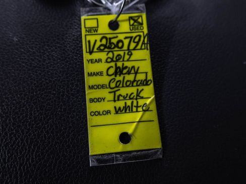 Used 2019 Chevrolet Colorado Z71 AWD/4WD image 32
