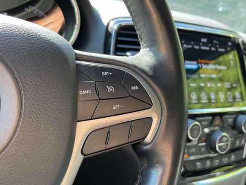 Used 2021 Jeep Grand Cherokee Limited AWD/4WD image 23