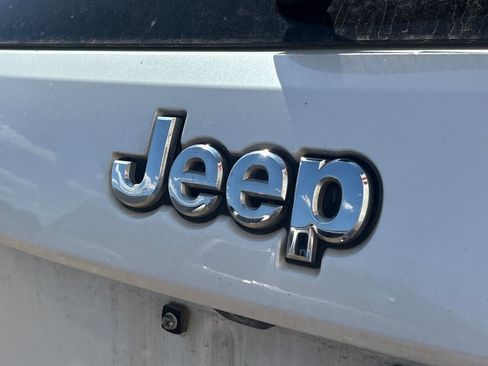 Used 2017 Jeep Grand Cherokee Summit image 30