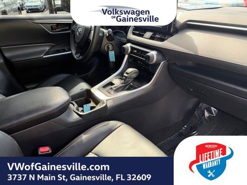 Used 2019 Toyota RAV4 LE FWD image 10