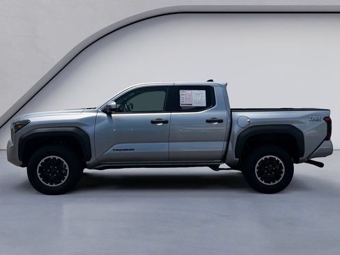 Used 2025 Toyota Tacoma TRD Off-Road AWD/4WD image 2