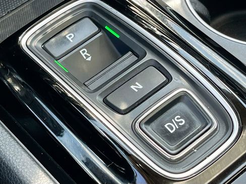 Used 2025 Honda Pilot Touring image 17