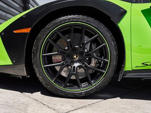 Used 2023 Lamborghini Huracan Sterrato AWD/4WD image 3