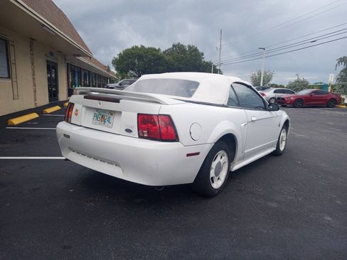 Used 1999 Ford Mustang Convertible RWD image 3