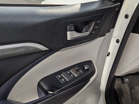 Used 2017 Toyota Highlander Limited Platinum image 21