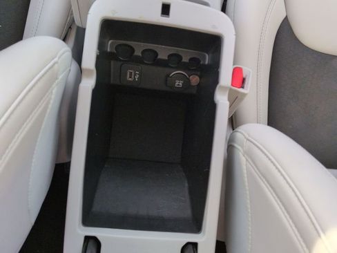 Used 2020 Jeep Cherokee Latitude Plus w/ Comfort/Convenience Group image 26