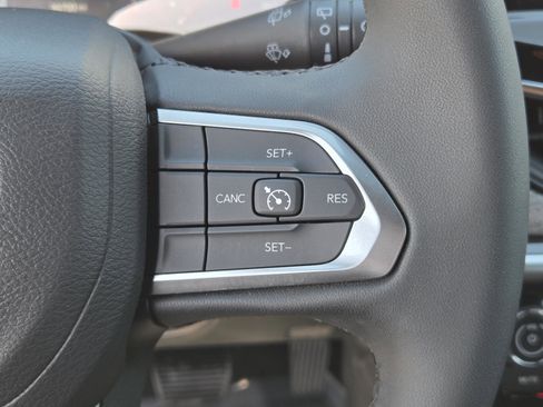 Used 2024 Jeep Compass Latitude image 18