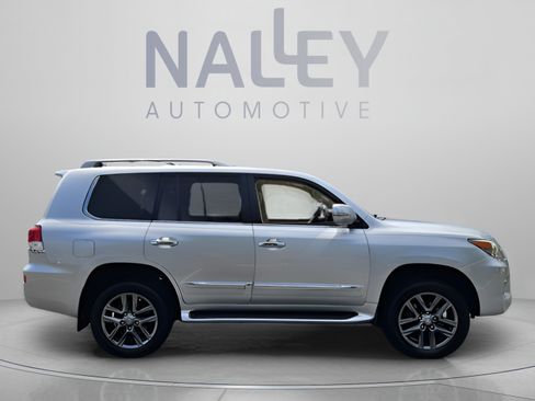 Used 2013 Lexus LX 570 4WD w/ Luxury Pkg image 6