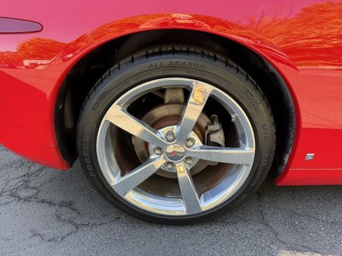 Used 2005 Chevrolet Corvette Coupe w/ Preferred Equipment Group RWD image 32