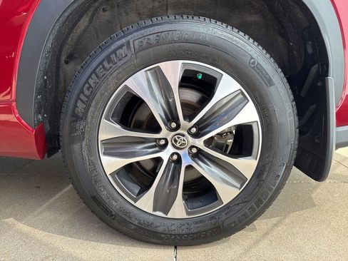 Used 2022 Toyota Highlander XLE image 47