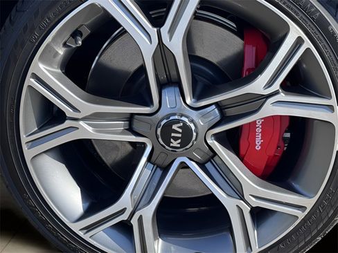 Used 2021 Kia Stinger GT image 37