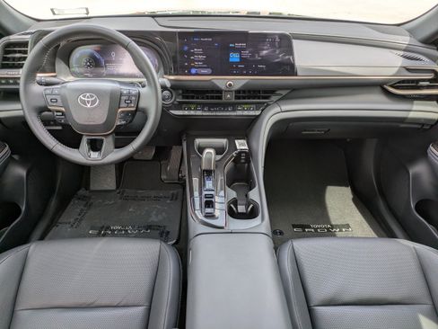 Used 2025 Toyota Crown Signia AWD/4WD image 14