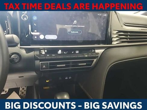 Used 2025 Toyota Camry SE w/ Multimedia Upgrade Package image 9