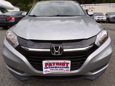 Used 2018 Honda HR-V LX image 2