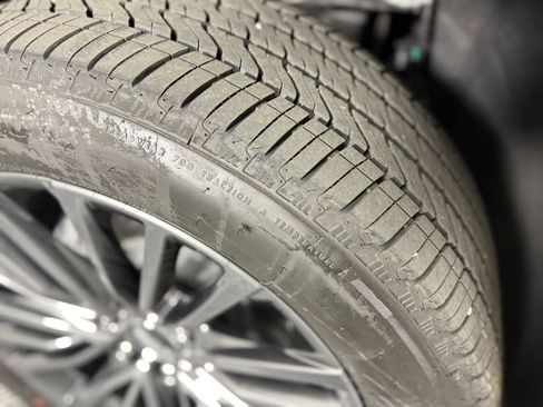 Used 2026 Cadillac Escalade Platinum Sport w/ LPO, Floor Liner Package AWD/4WD image 19