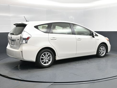 Used 2012 Toyota Prius V Five image 4