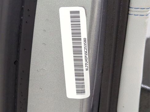 Certified 2025 Chevrolet Trax LT image 31