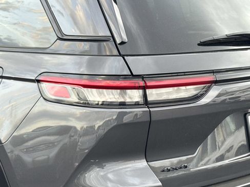 Used 2024 Jeep Grand Cherokee Limited w/ Black Appearance Package image 29