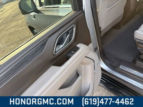 Used 2023 GMC Yukon SLT w/ SLT Premium Package image 20