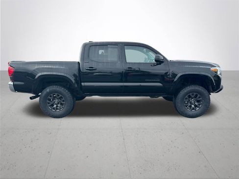 Used 2023 Toyota Tacoma SR5 w/ Black Out Package (TMS) AWD/4WD image 6
