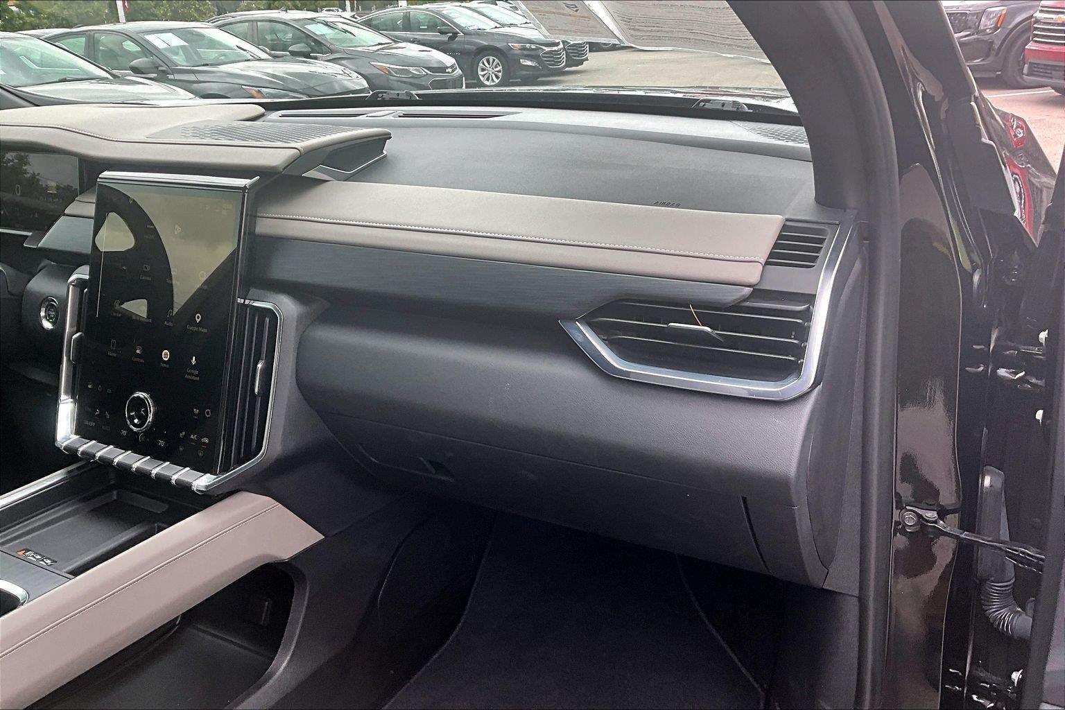 Used 2026 GMC Acadia Elevation w/ Elevation Premium Package FWD image 15