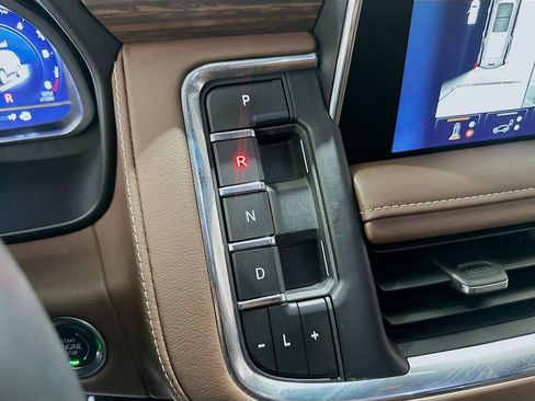 Used 2024 Chevrolet Tahoe High Country w/ Advanced Technology Package RWD image 37