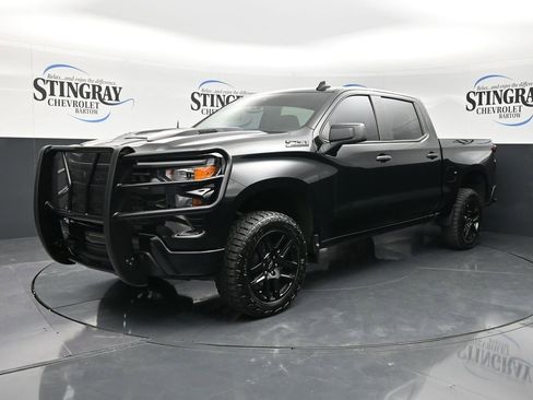 Used 2025 Chevrolet Silverado 1500 Custom Trail Boss w/ Midnight Edition AWD/4WD image 4