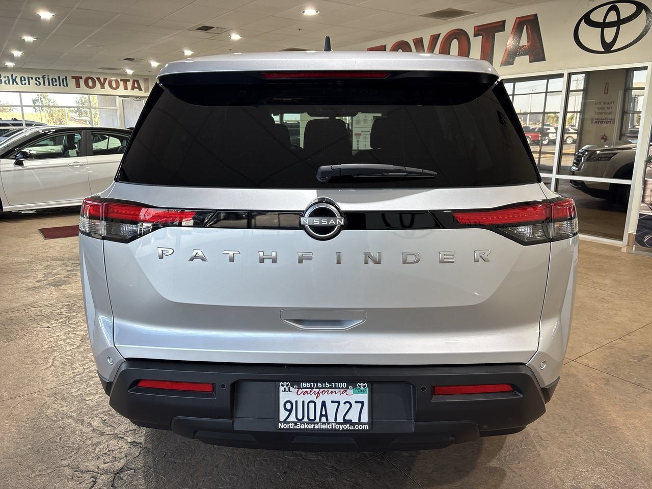 Used 2025 Nissan Pathfinder S FWD image 9
