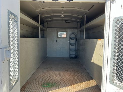 Used 2016 Chevrolet Express 3500 image 7