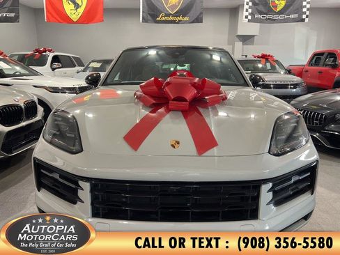 Used 2025 Porsche Cayenne S AWD/4WD image 9