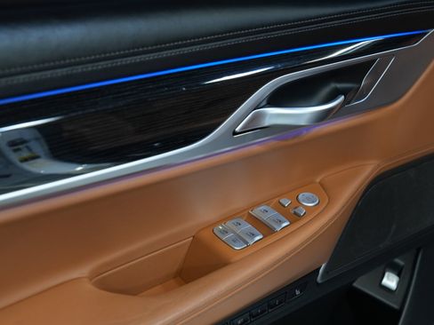 Used 2020 BMW 750i xDrive image 24