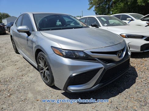 Used 2021 Toyota Camry SE w/ Convenience Package image 5